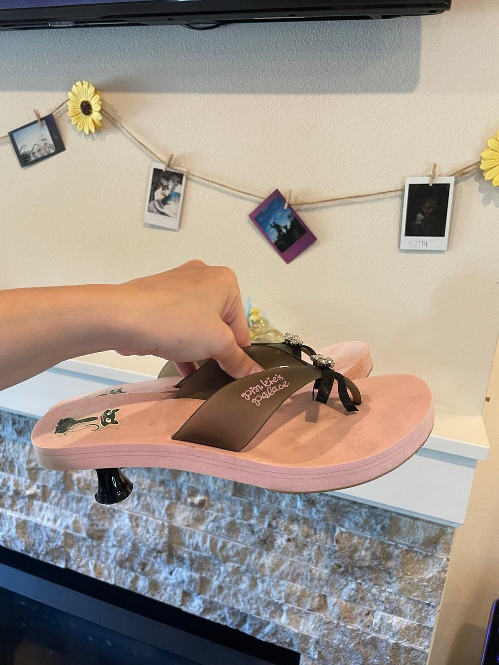 Rare pinkies palace y2k vintage pink and black flip flops